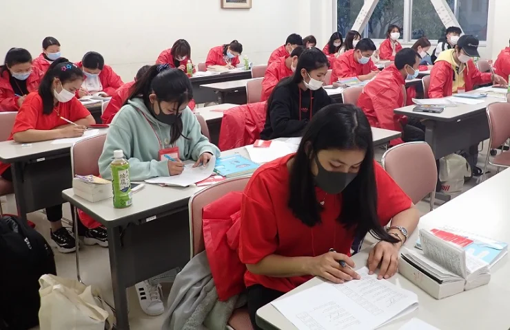 日本語を学習する外国人材